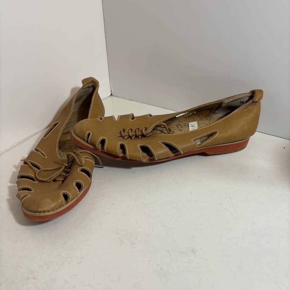 Wild Rice women’s lace up leather sandals in size 10